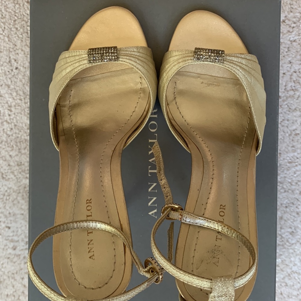 Ann Taylor Isadora gold fabric heel pumps